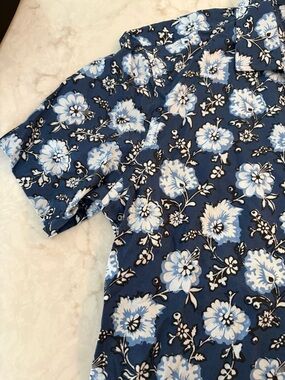 Untuckit Men’s Blue Floral Button-Down Shirt size L